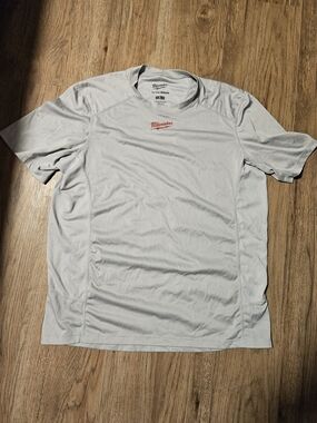 Milwaukee Men's Light Gray Short Sleeve Performance Tee